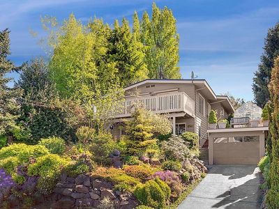 8560 2nd Ave NE, Seattle, WA, 98115
