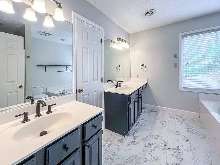 1321 Shadybrook Cove Ln — Photo 9