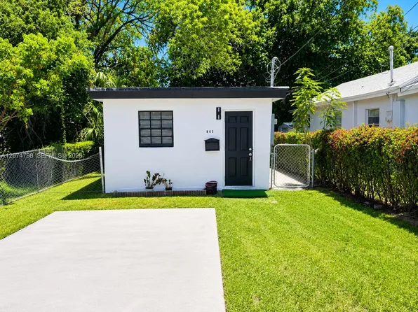 802 NW 3rd Ter, Hallandale, FL 33009