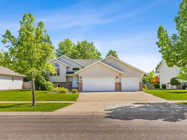 2902 37th Ave S, Fargo, ND 58104