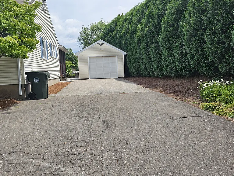 1632 Willard Ave — Photo 2