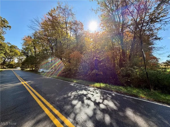 Huckleberry St NW, North Canton, OH 44720