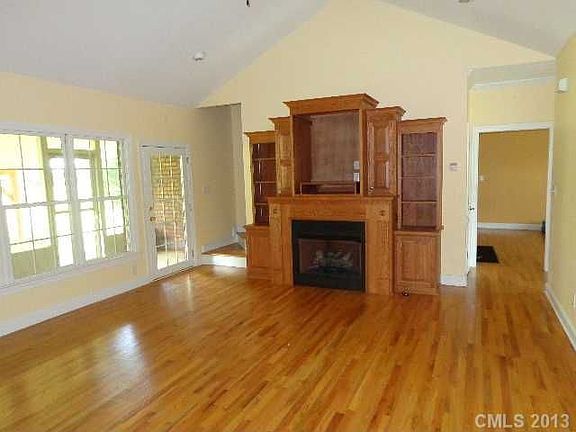 4th image of 199 Winding Brook Way