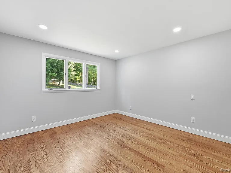 475 N Riverside Rd — Photo 30