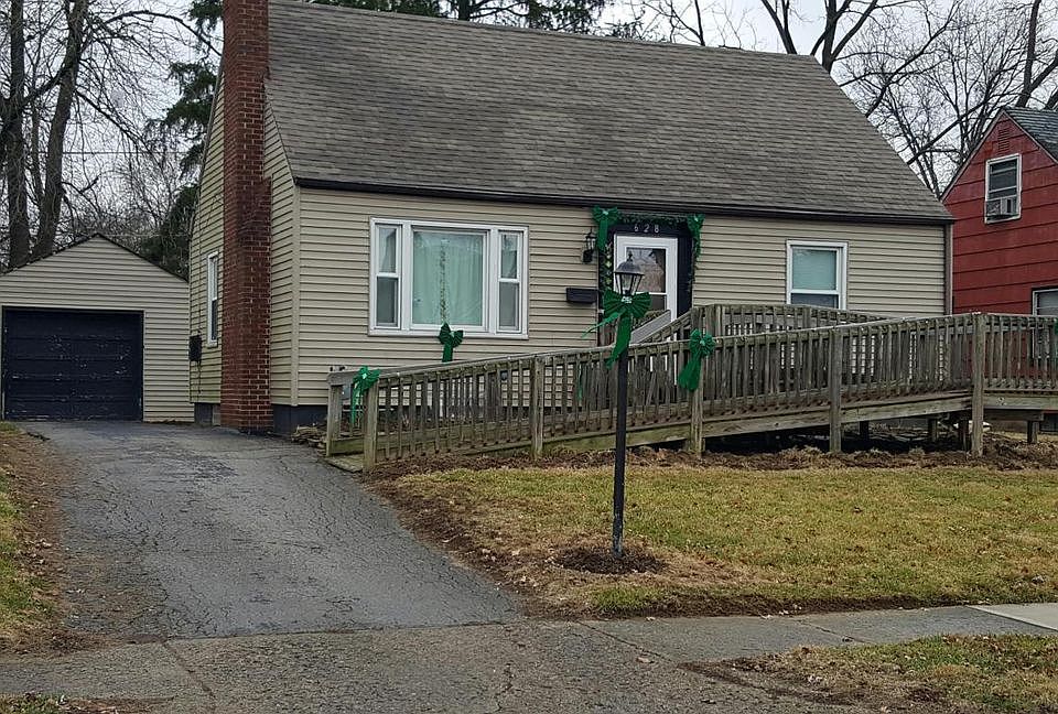 1st image of 628 S Everett Ave