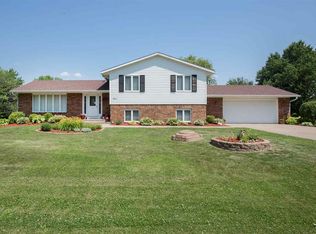 18 Timberlane Dr, Geneseo, IL 61254