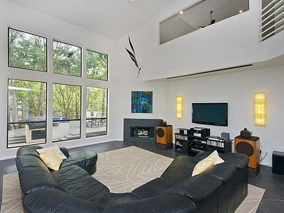 2nd image of 2606 Greenway Dr