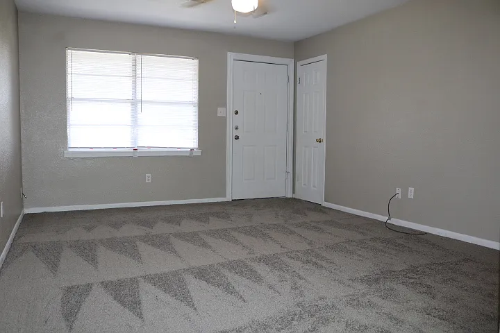 914 Chalk St — Photo 4