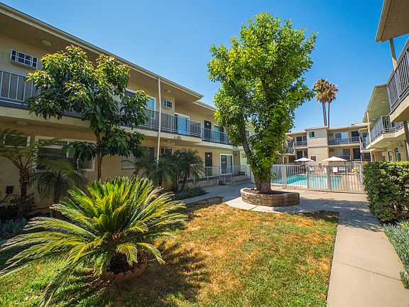 4th image of 20317.1 Saticoy St #109
