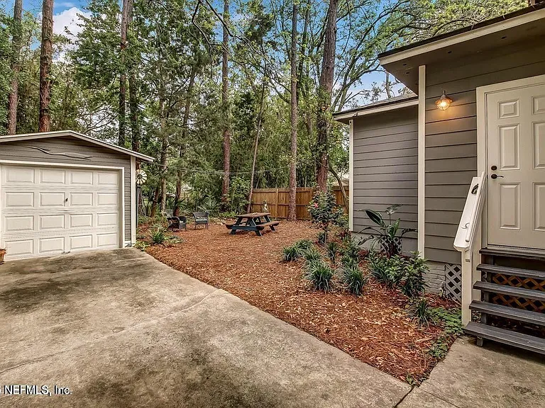 1117 Cedar St — Photo 24