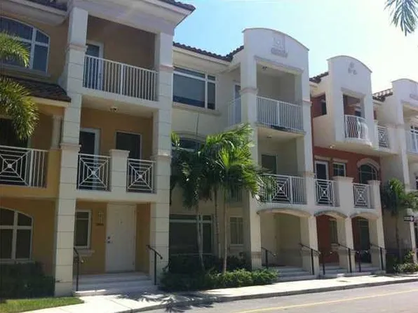 18427 NE 28th Ave, Aventura, FL 33160