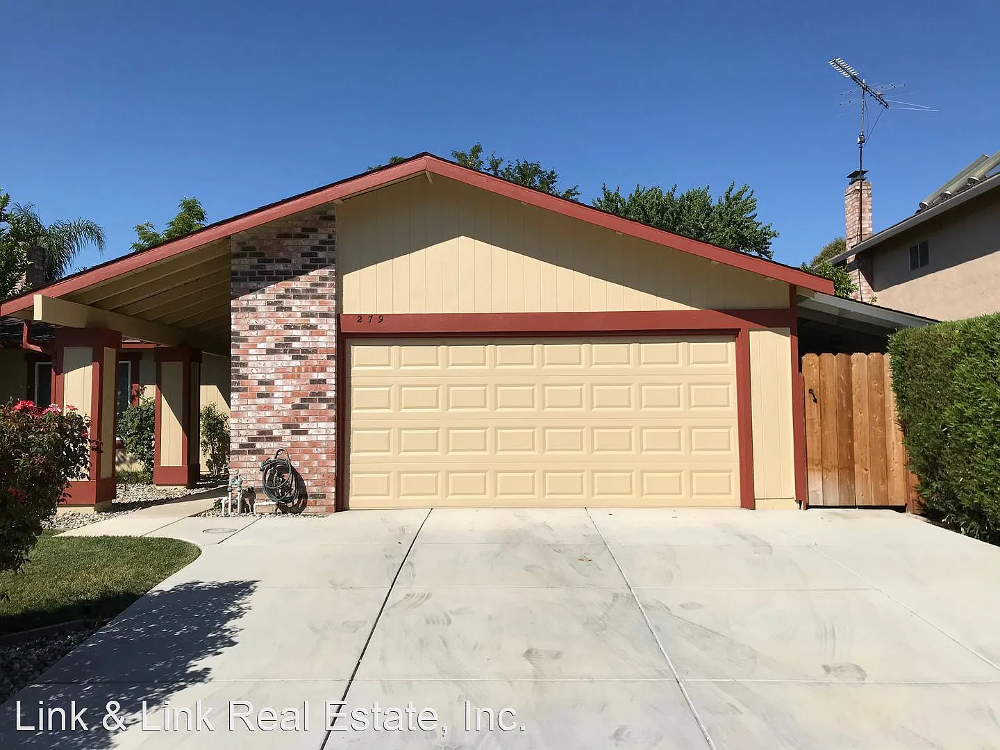 279 Millbrook Way photo 1