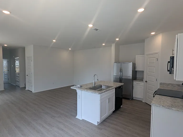 6604 SW Dignity Ave — Photo 5