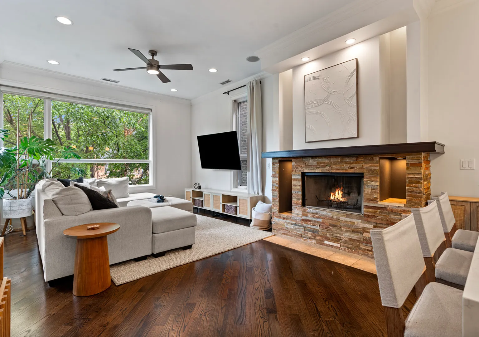 2 bed, $3,800 — Photo 2