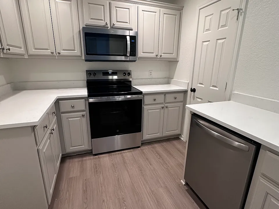 309 W Anderson St #300