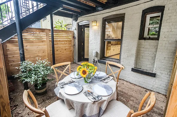 Rented by Compass | media 23