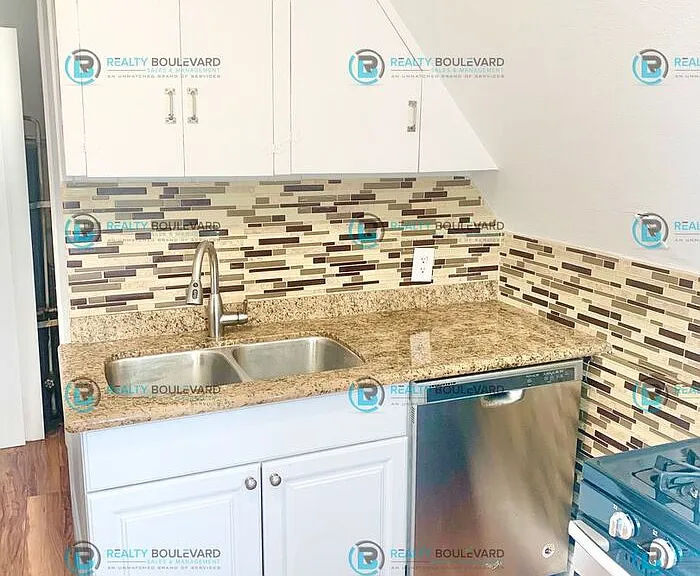 662 Eureka Ave — Photo 7