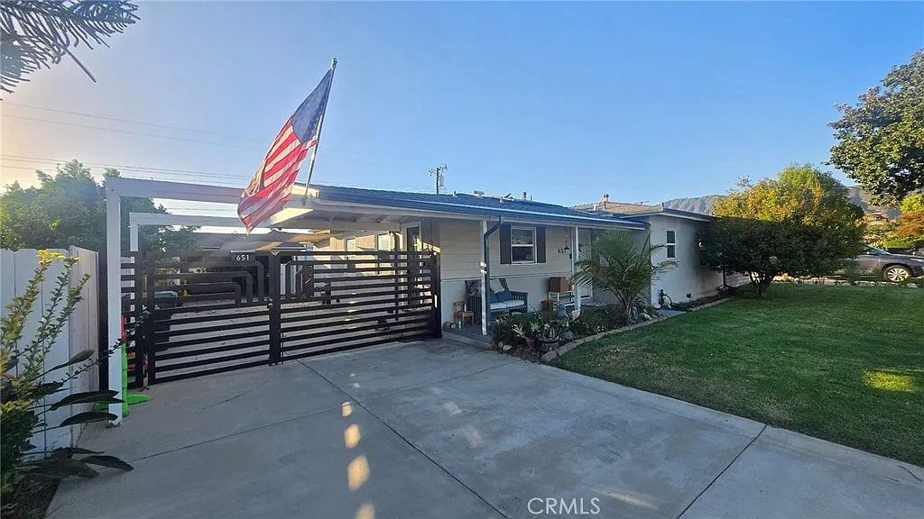 3 bed, 1257 sqft, $3,900 — Photo 1