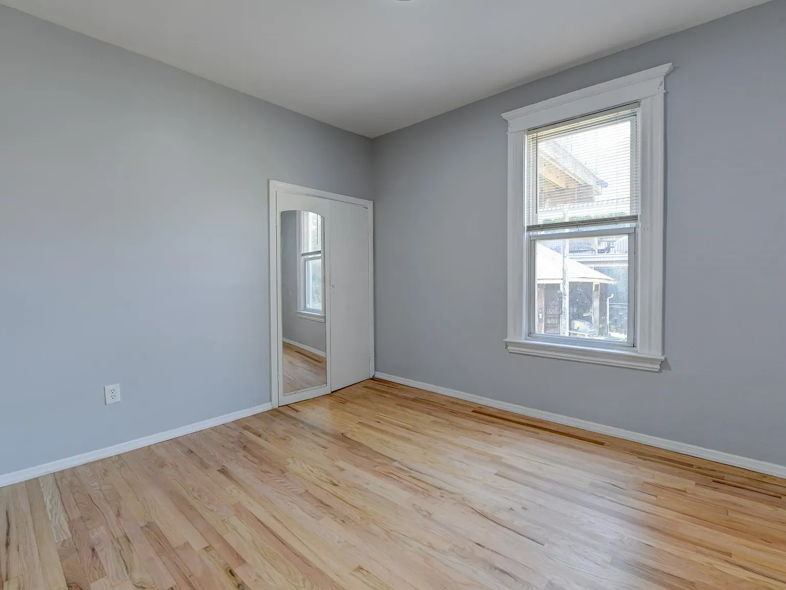 3 bed, 1.0 bath, $2,950 — Photo 2