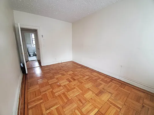 Rented by Smart NY Realty LLC | media 6