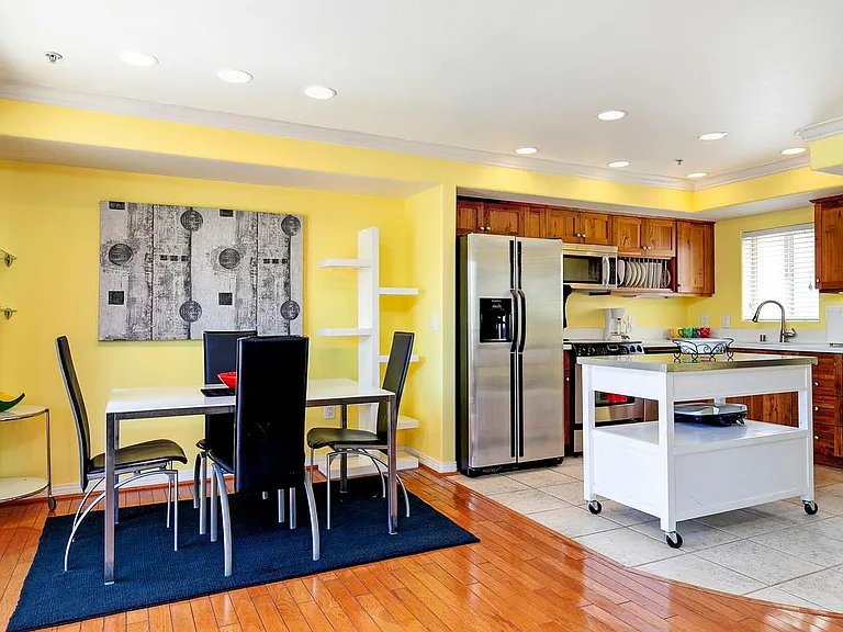 801 W Hawthorn St #403 — Photo 4