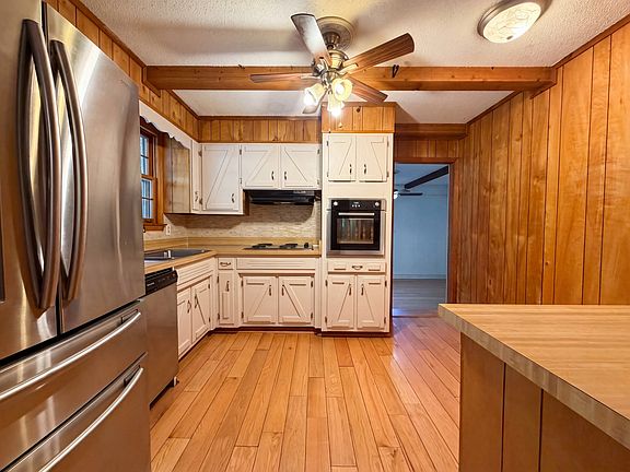 2nd image of 221 Sterry Ct