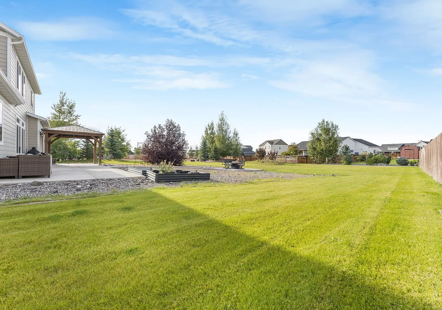 4-bedroom House with Large Yard — Photo 2