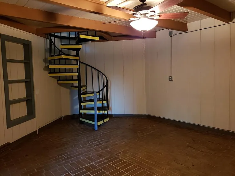 Airview Dr — Photo 11