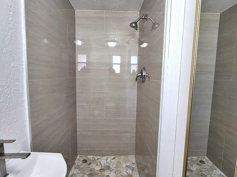 617 NE 8th Ave — Photo 27