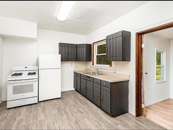 2nd image of 2105 Mackinaw St APT 1