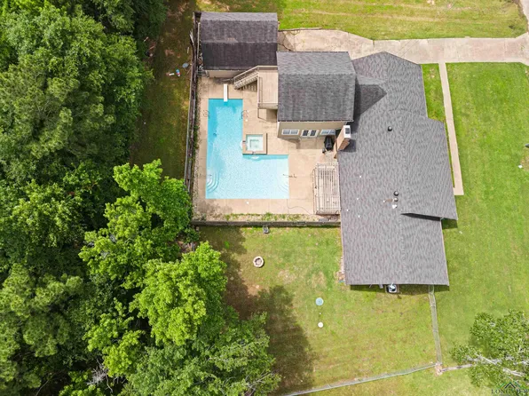 125 Woodland Trl, Gladewater, TX 75647