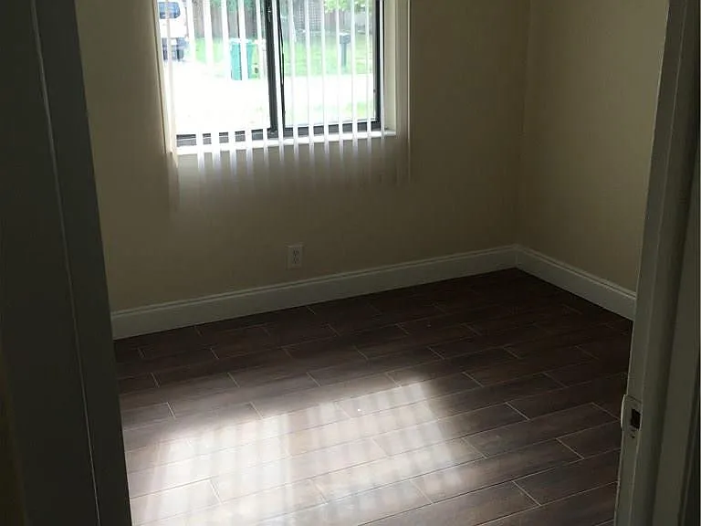 4231 SW 55th Ave — Photo 7