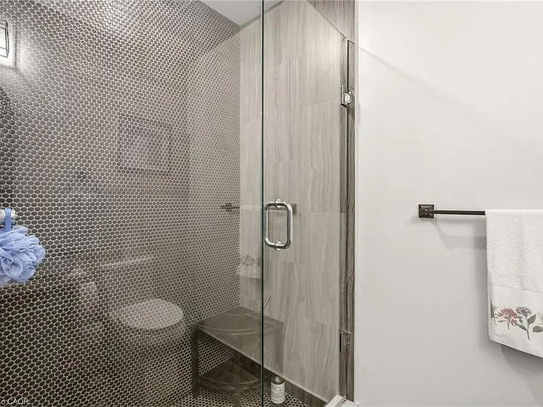 2007 James St #1607 — Photo 18
