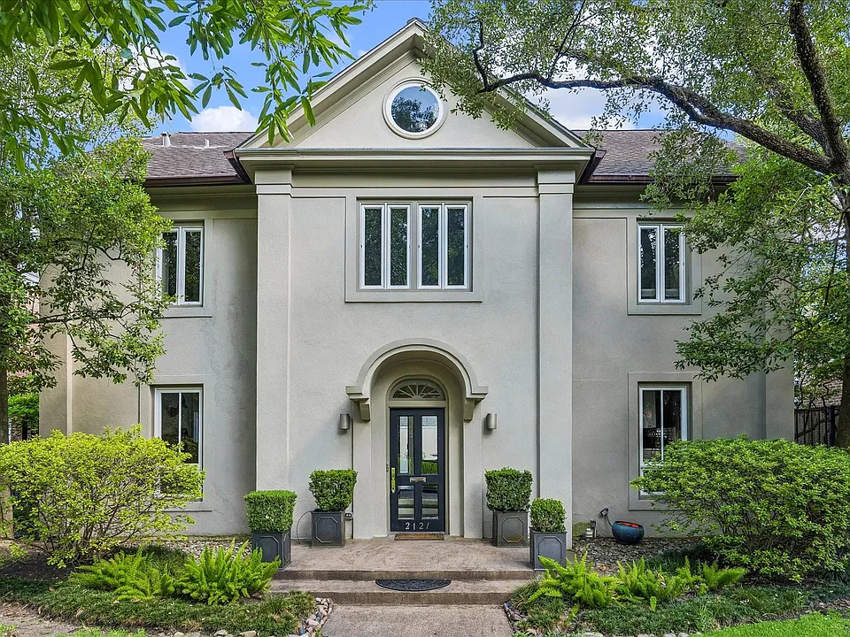 2121 Bolsover St