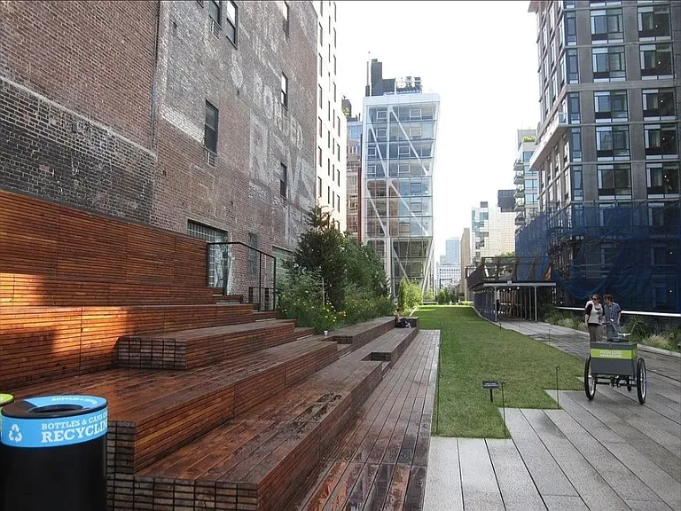 405 W 23rd St #5L — Photo 31