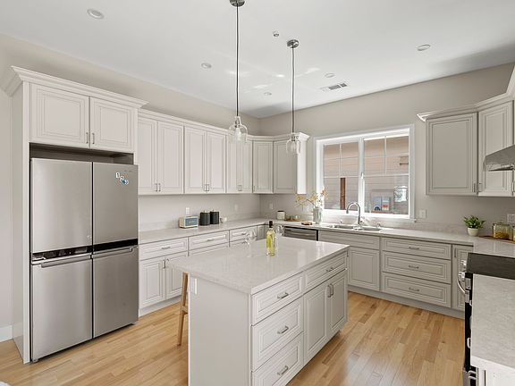 2nd image of 1323 Elam Ave