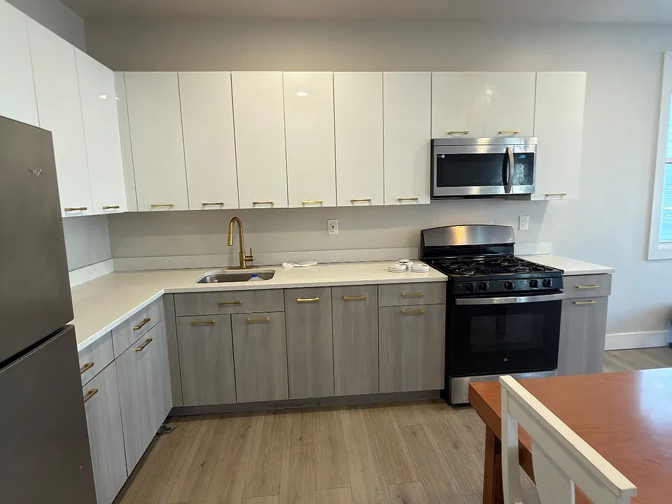 318 W Runyon St #3