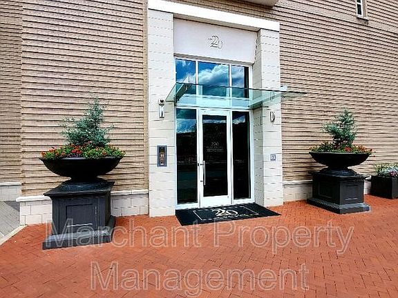 4th image of 220 Riverplace St Unit 702