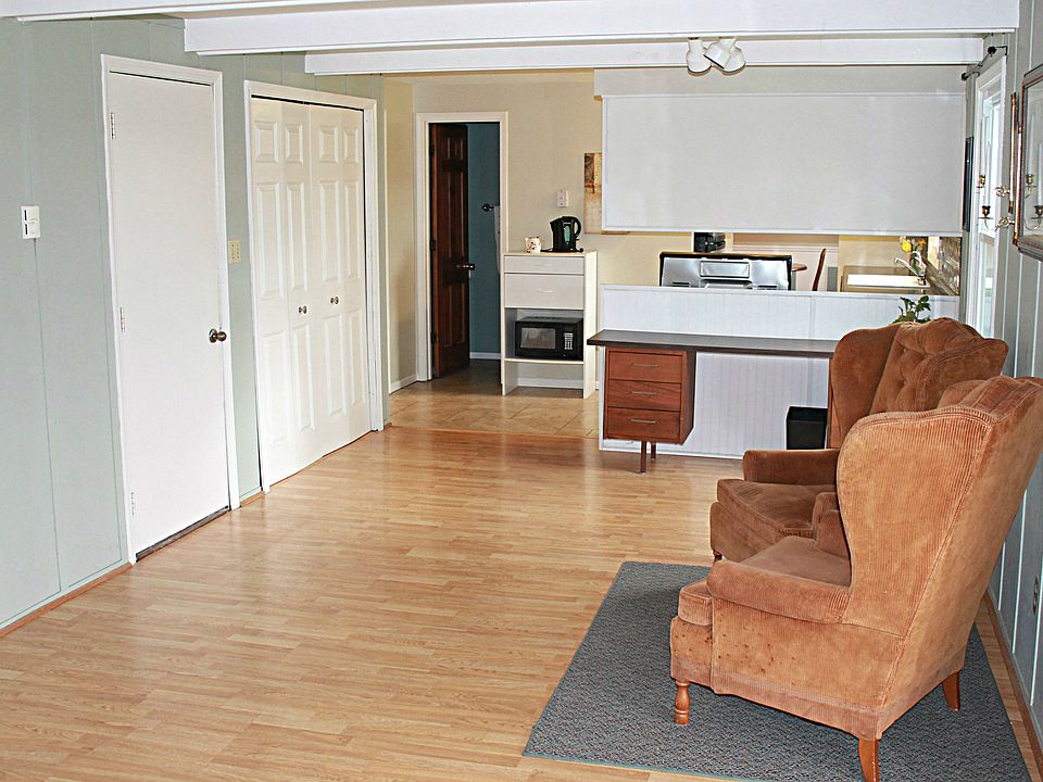 1st image of 190 Lakeview Dr