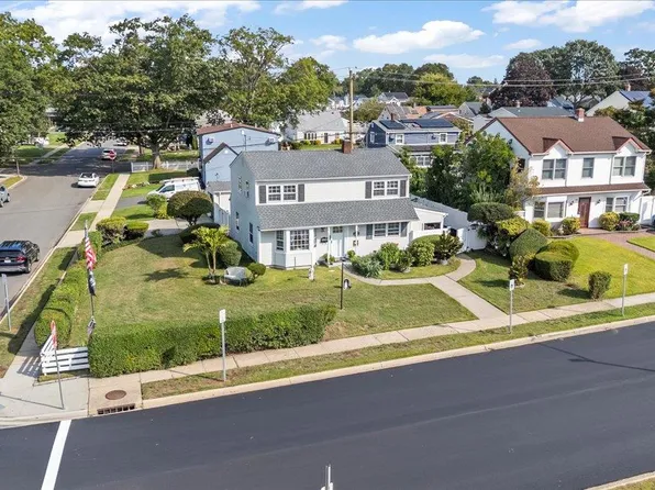 109 Periwinkle Road, Levittown, NY 11756