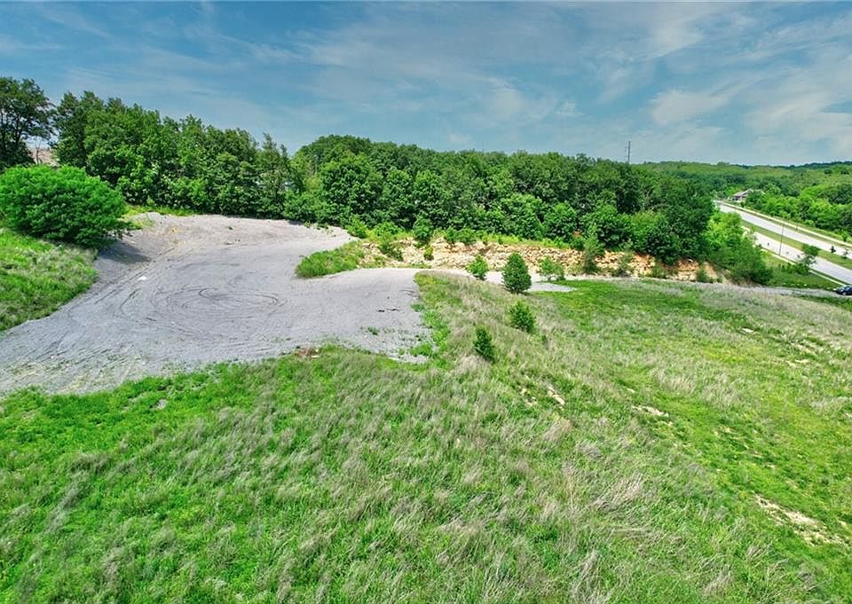 2nd image of 152 Highway & Maplewoods Parkway St