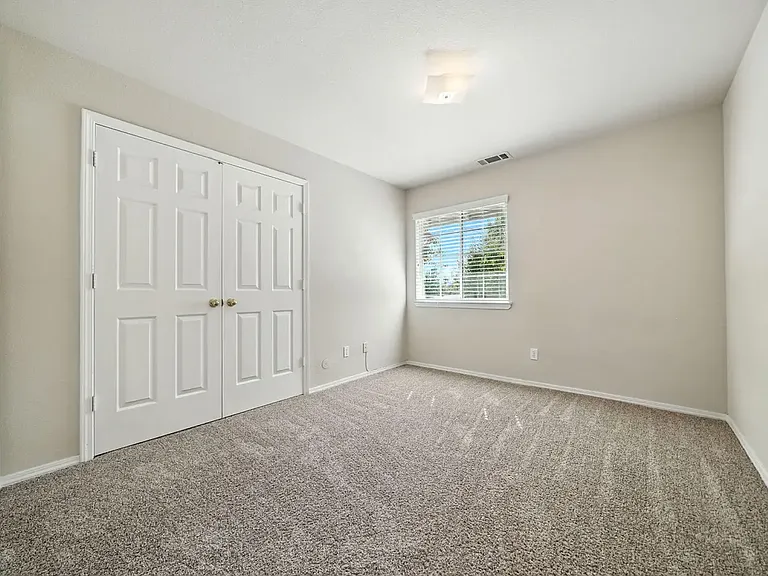 843 Montcrest Dr — Photo 8