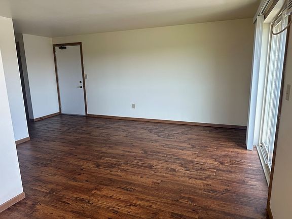 3rd image of 2035-2085 W Packer Ave #108