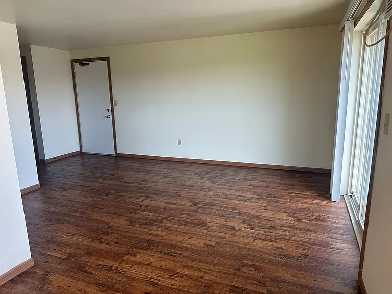 2035-2085 W Packer Ave — Photo 3