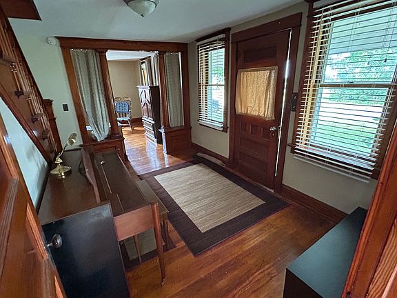 Front entryway (foyer)