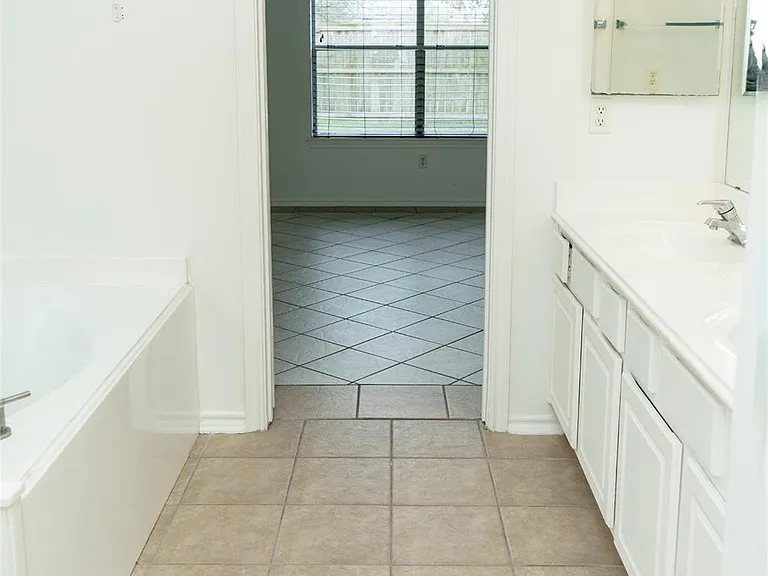 12914 Pinehall Ln — Photo 13