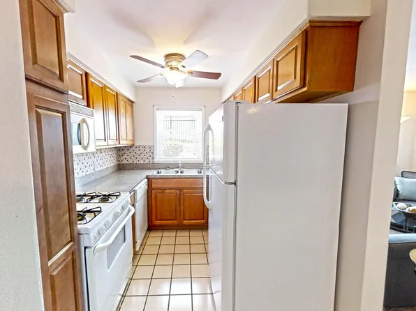 55 E Healey St - 204