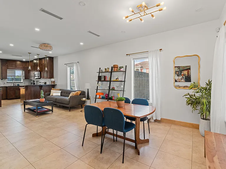 3002 S L Ln #4 — Photo 3