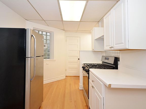 4th image of 7544 N Oakley Ave #G