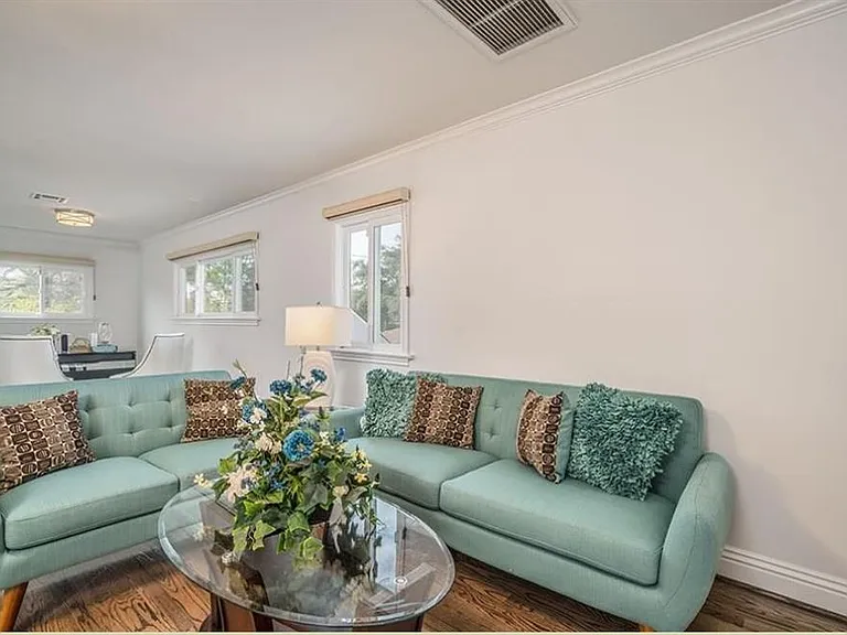 555 Sierra Madre Blvd — Photo 21
